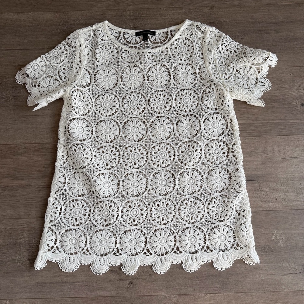 Banana Republic white crochet blouse - size small EUC